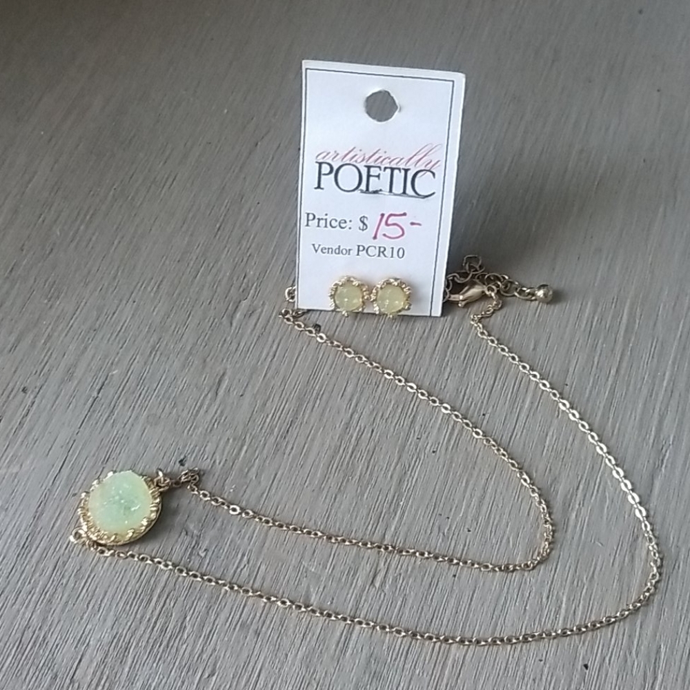Indie Necklace and Earrings Set Gold Mint